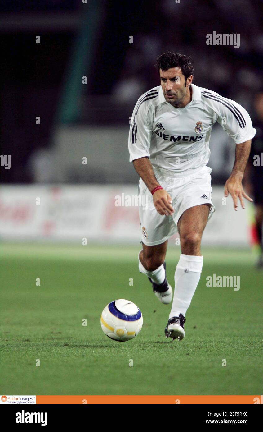 Football Tokyo Verdy V Real Madrid Pre Season Friendly Ajinomoto Stadium Tokyo 25 7 05 Real Madrid S Luis Figo Mandatory Credit Action Images Tsutomu Kishimoto Livepic Stock Photo Alamy Football Tokyo Verdy V Real Madrid Pre Season Friendly Ajinomoto Stadium Tokyo 25 7 05 Real Madrid S Luis Figo Mandatory Credit Action Images Tsutomu Kishimoto Livepic Stock Photo Alamy
