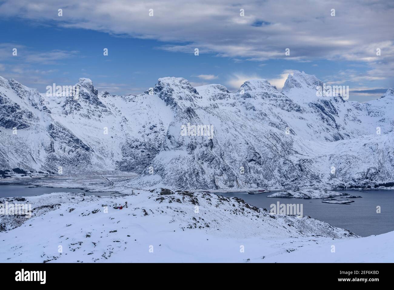 Winter views from Ryten summit (Lofoten, Norway) ESP: Vistas invernales desde la cima del Ryten (Lofoten, Noruega) Stock Photo