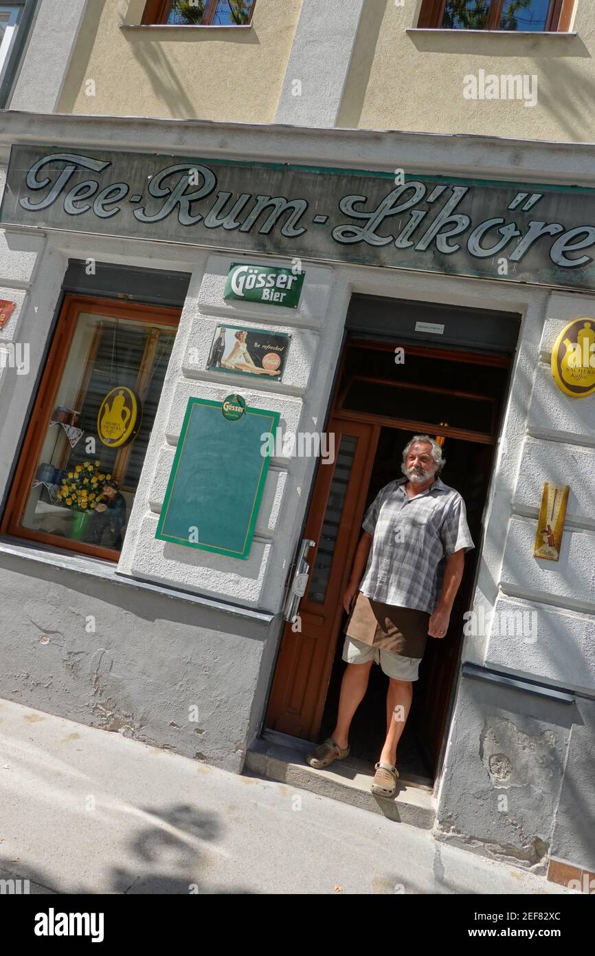 Wien, Tee- und Likörstube (Branntweiner). Eigentümer Michael Stastny - Vienna, Liquur Store, Owner Michael Stastny Stock Photo