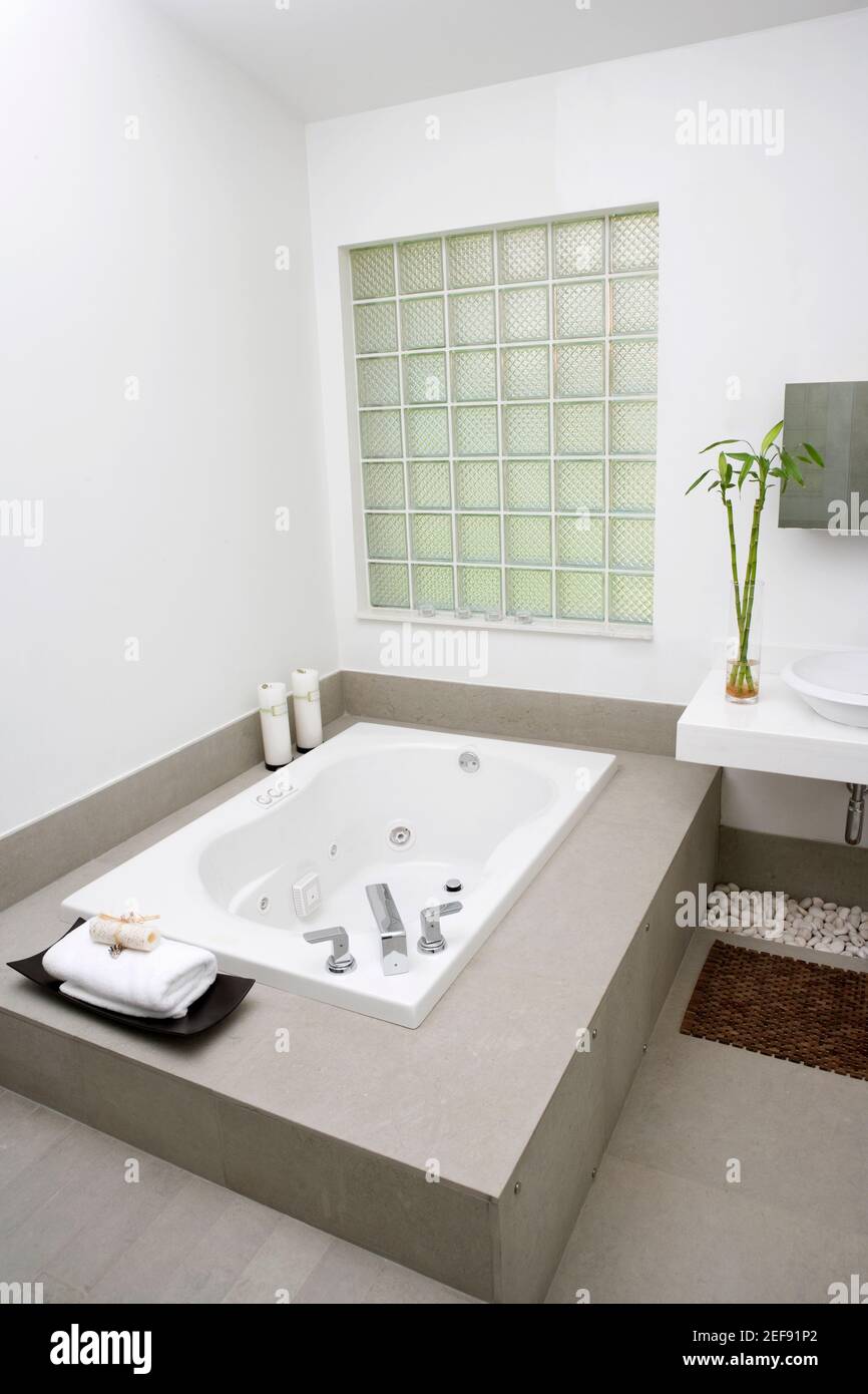 https://c8.alamy.com/comp/2EF91P2/high-angle-view-of-a-bathtub-in-the-bathroom-2EF91P2.jpg