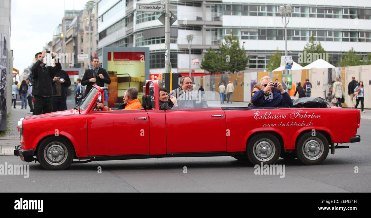 Trabant Oldtimer aus der DDR als Stadtführer in Berlin unterwegs Stock Photo