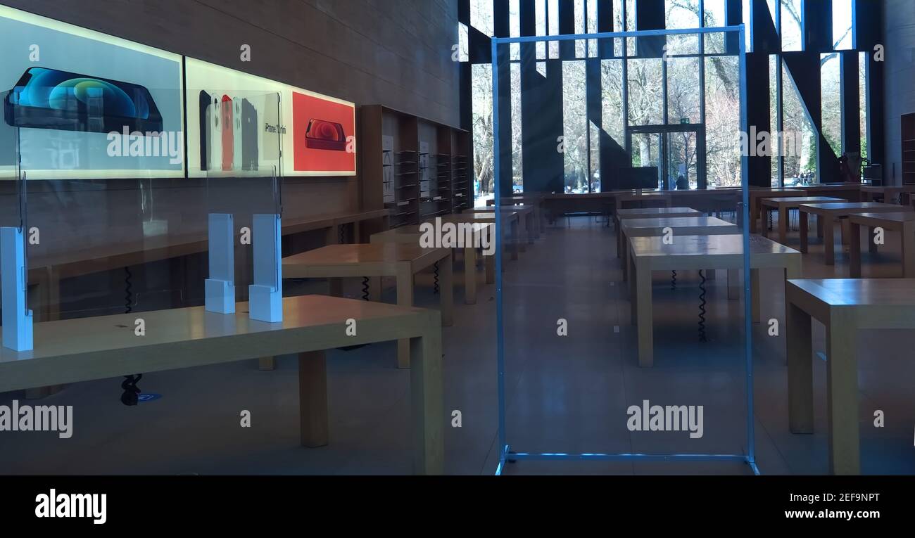 Look inside an empty apple store during Corona pandemics Stock Photo