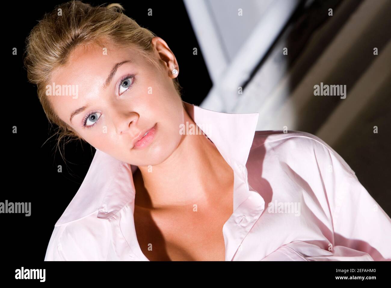 Portrait of a young woman posing Stock Photo - Alamy