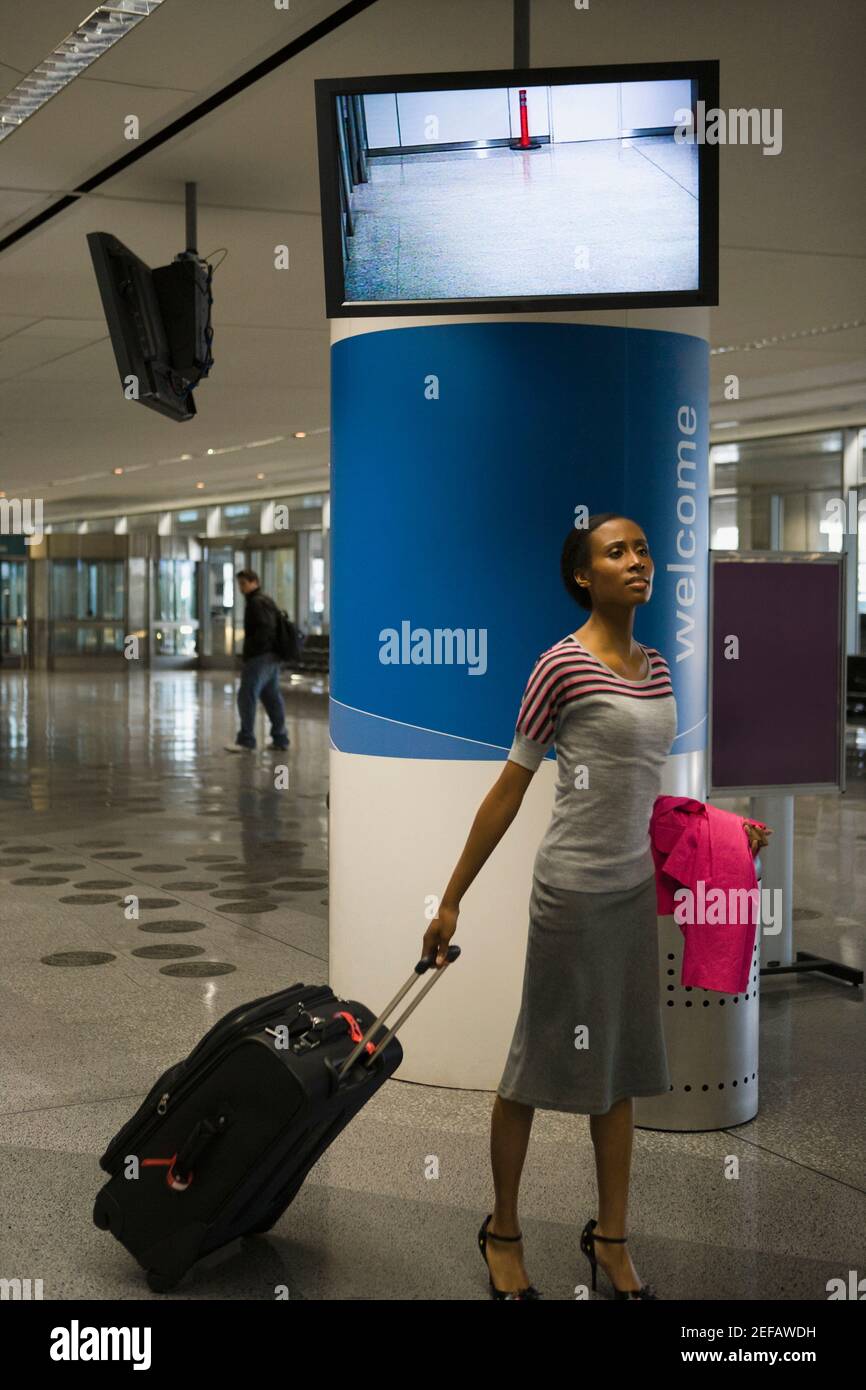 African woman luggage airport hi-res stock photography and images - Alamy