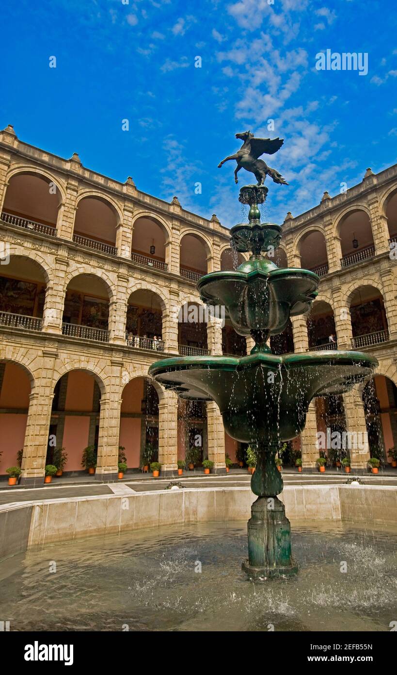 Traditional mexican courtyard fountain hires stock photography and
