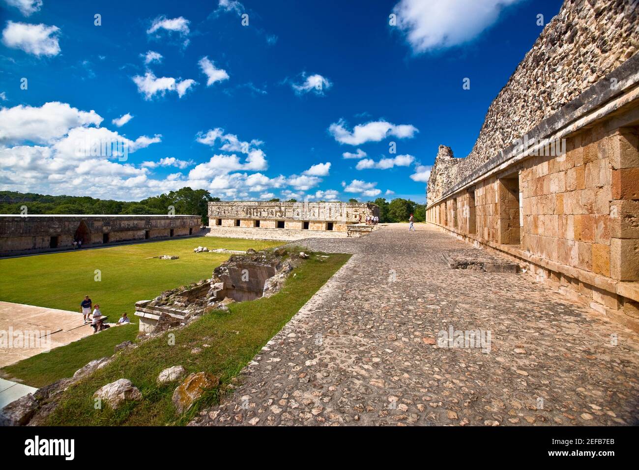 Courtyard of an old ruin building, Cuadrangulo De los Pajaros, Uxmal ...