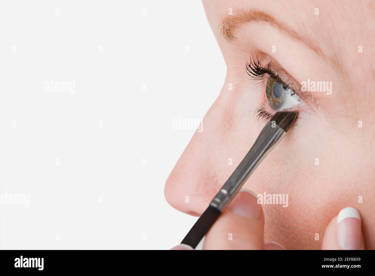 Eyeliner Applying High Resolution Stock Photography and Images - Alamy