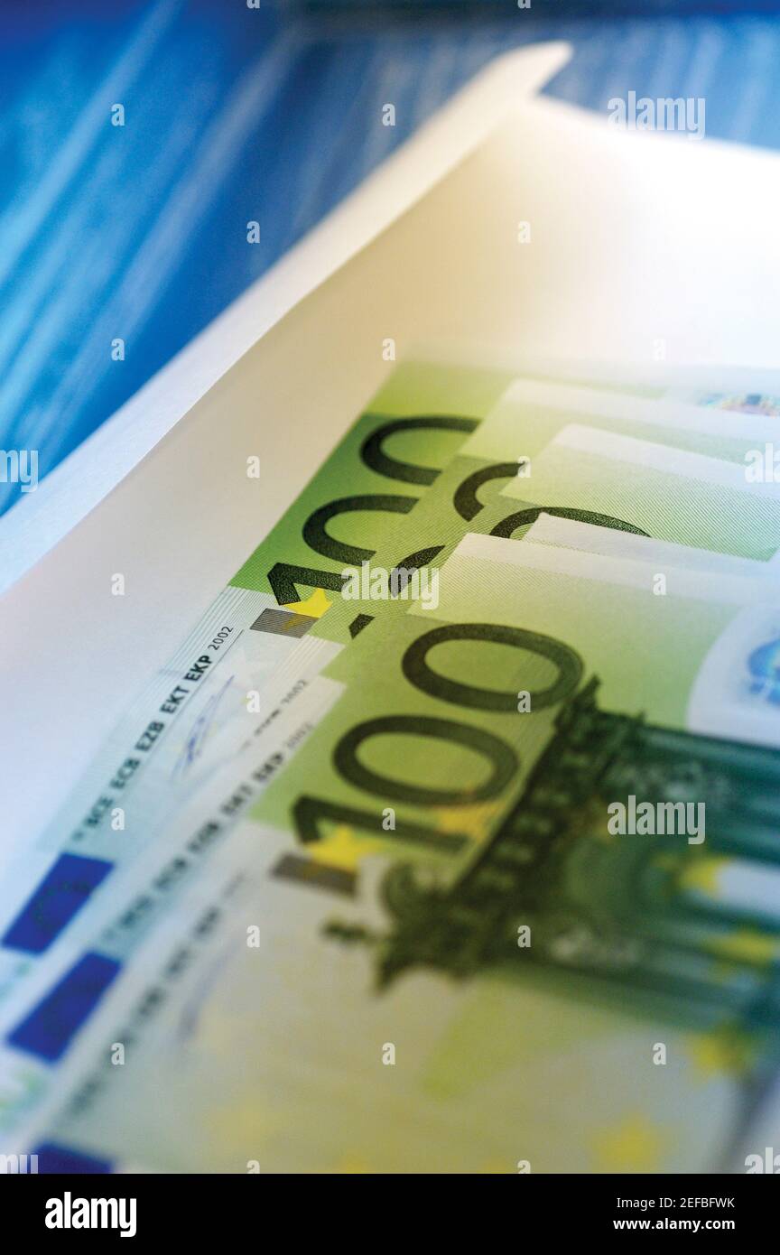 Close-up of one hundred Euro banknotes on an envelope Stock Photo - Alamy