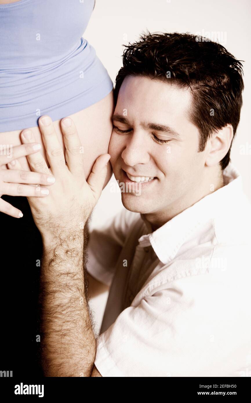 Про мужскую беременность. Беременные мужчины. Мужская беременность. Беременность и мужчина радость. Беременный мужчина фото.