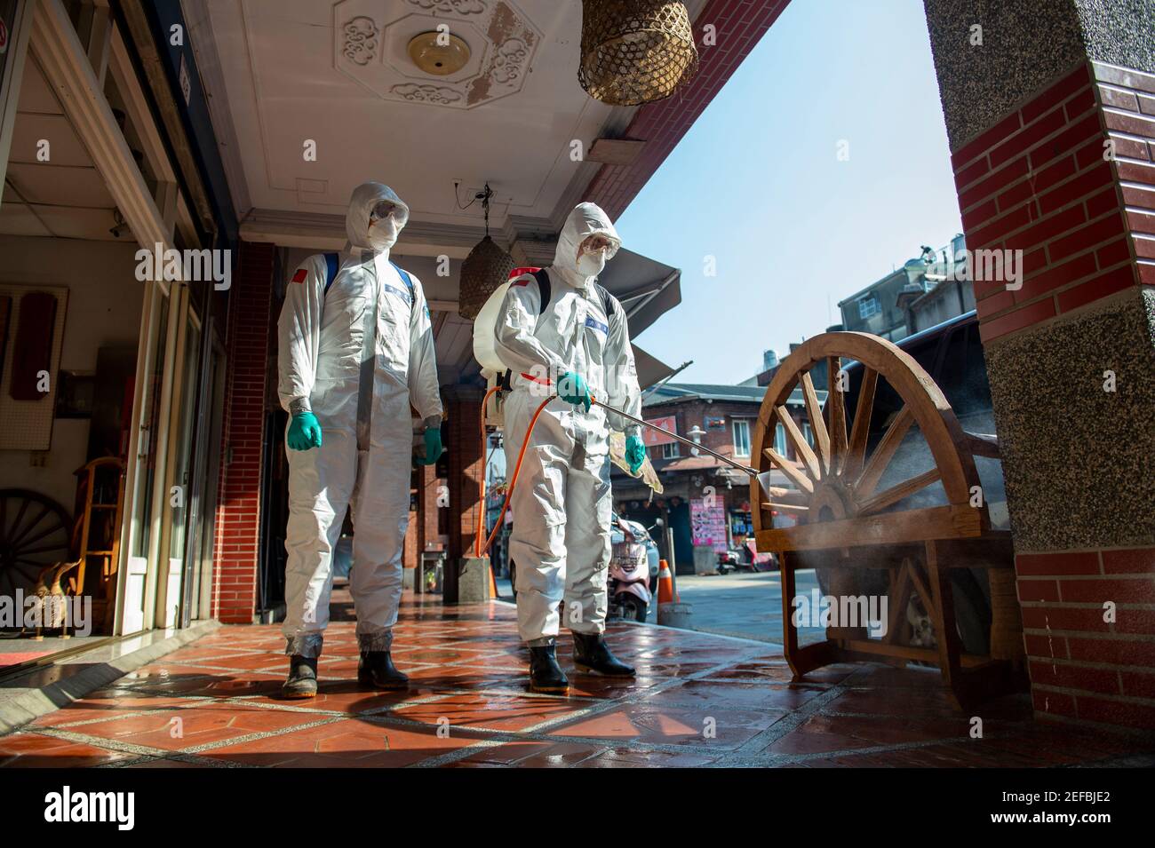 Taoyuan, Taiwan. 01st Feb, 2021. Soldiers seen dressed in personal protective equipment suits (PPE) while spraying disinfectant in Taoyuan.Taiwan's Army deployed soldiers from the 33rd Chemical Warfare Group to spray disinfectant in the areas confirmed Covid19 cases had recently visited, in response to the frightening spike of new local cases. Credit: SOPA Images Limited/Alamy Live News Stock Photo