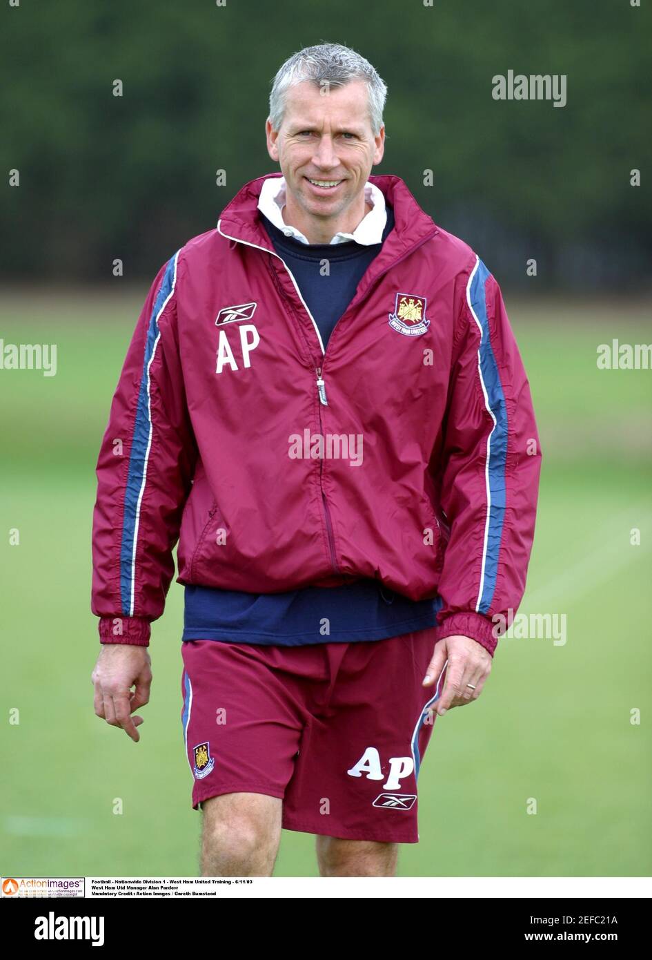 Football - Nationwide Division 1 - West Ham United Training - 6/11/03  West Ham Utd Manager Alan Pardew  Mandatory Credit : Action Images / Gareth Bumstead Stock Photo