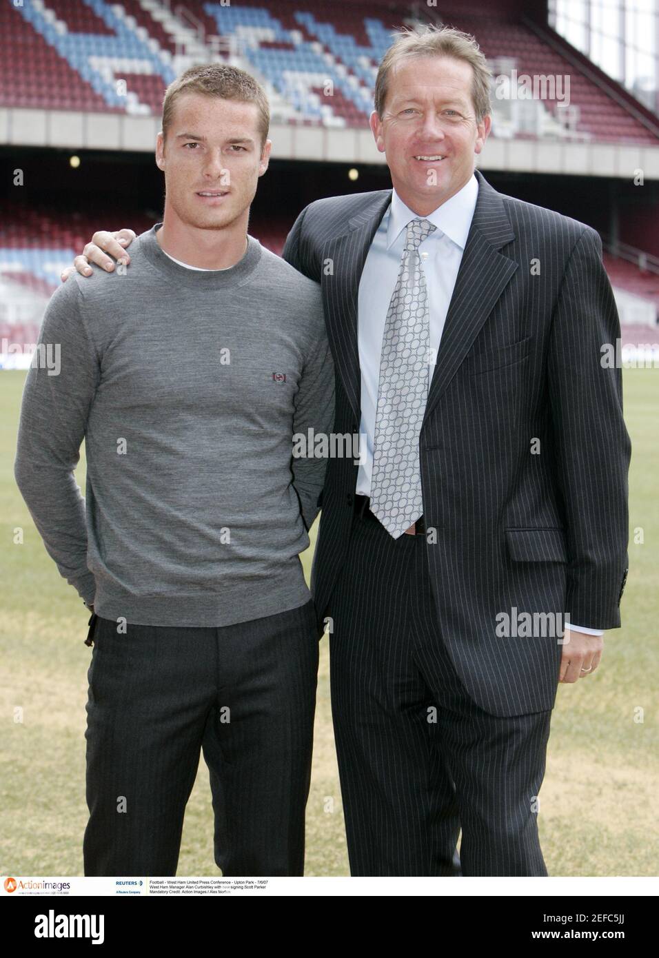 Football - West Ham United Press Conference - Upton Park - 7607 West Ham  Manager Alan Curbishley with new signing Scott Parker Mandatory Credit  Action Images  Alex Morton Stock Photo - Alamy