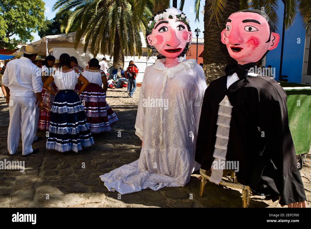 Wedding puppets | Beachweddingtips.com