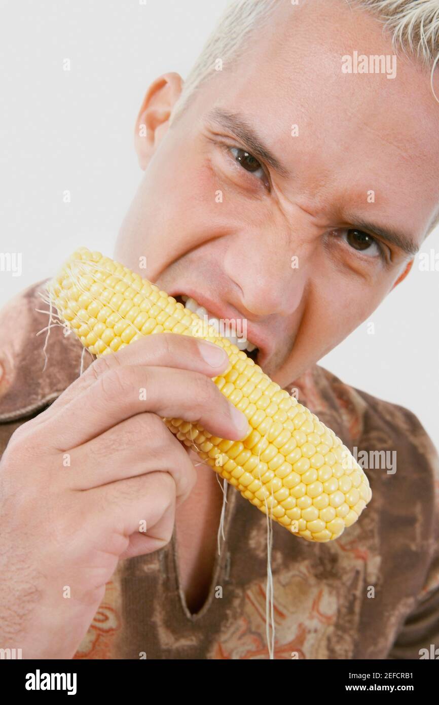Man eating corn on the cob hires stock photography and images Alamy