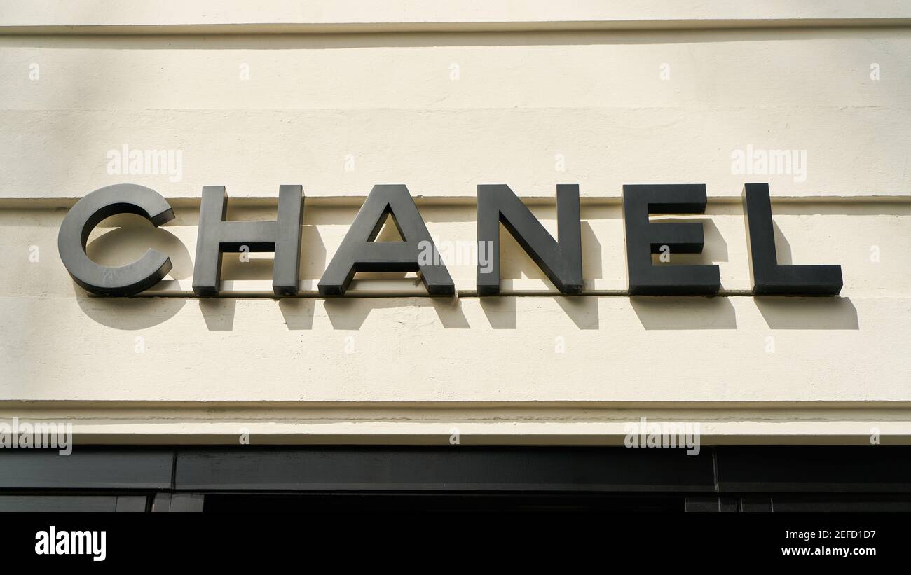 BERLIN, July 2020: Chanel brand name over fashion store in daylight Stock  Photo - Alamy