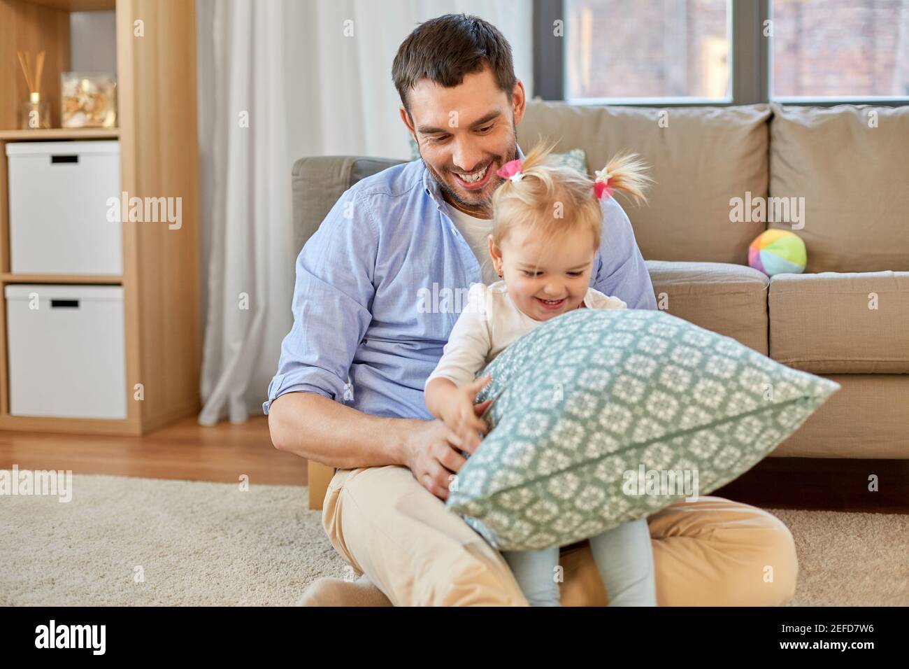 father with little baby daughter at home Stock Photo - Alamy