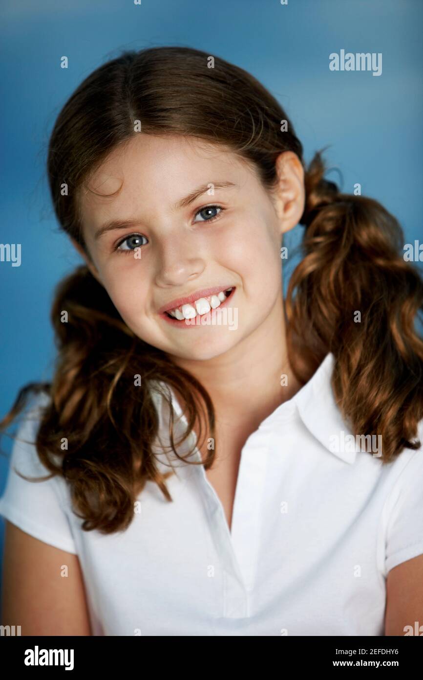 Portrait of a girl smiling Stock Photo - Alamy