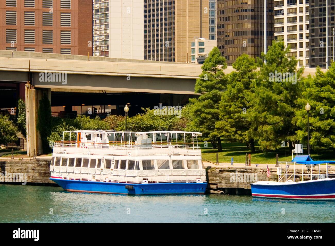 Ferry in front of buildings, Chicago, Illinois, USA Stock Photo - Alamy