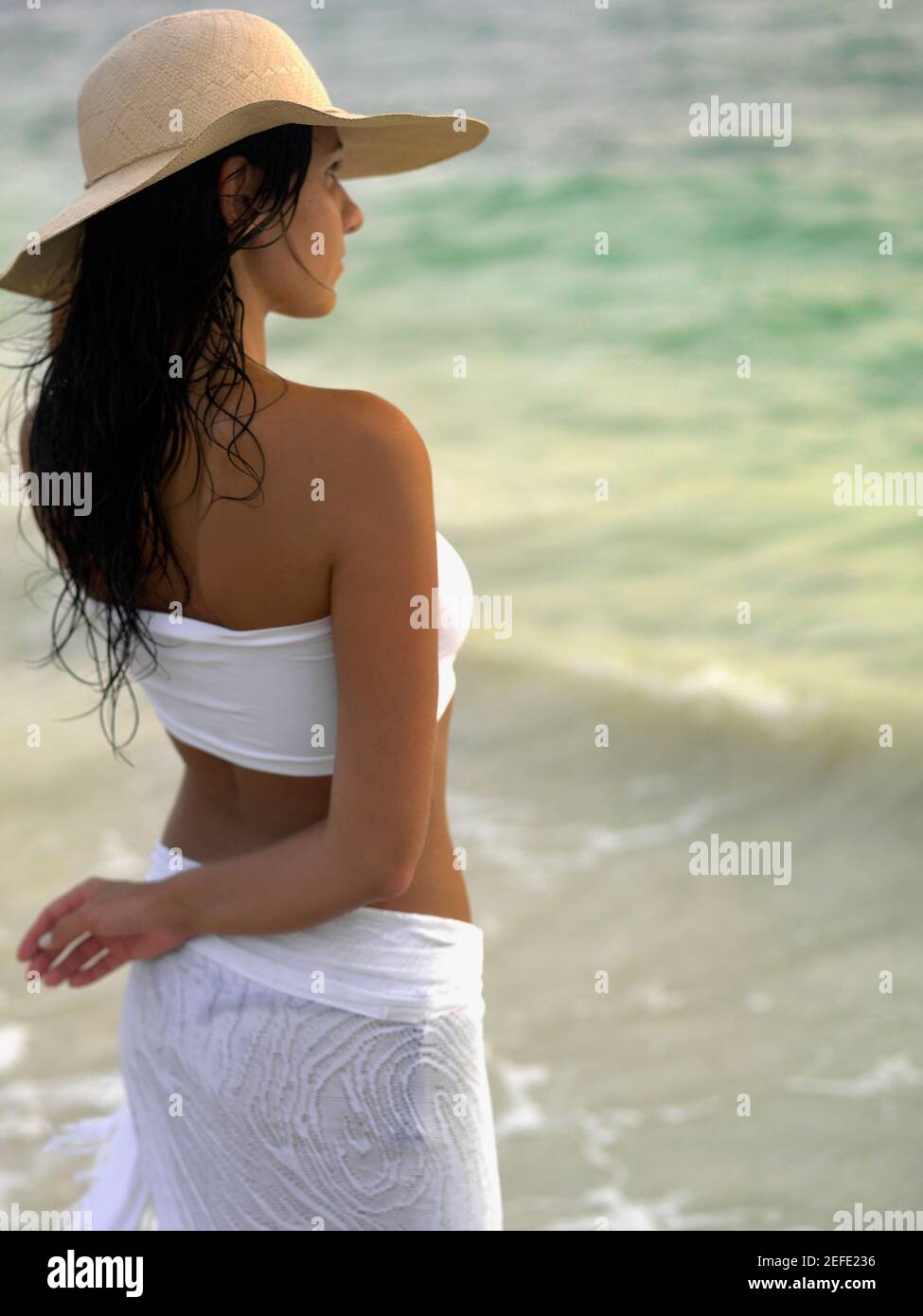 Woman sun hat from behind hi-res stock photography and images - Alamy