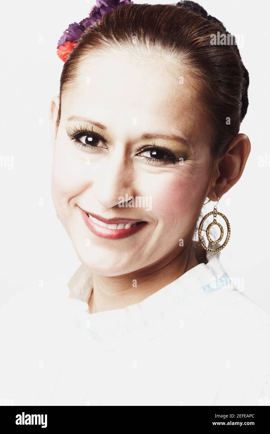 Portrait of a young woman posing and smiling Stock Photo - Alamy