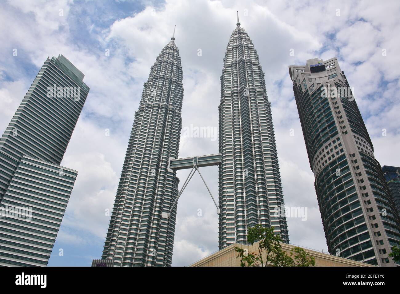 Gambar menara berkembar petronas