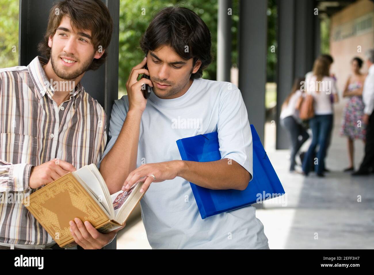 Two young handy men hi-res stock photography and images - Alamy