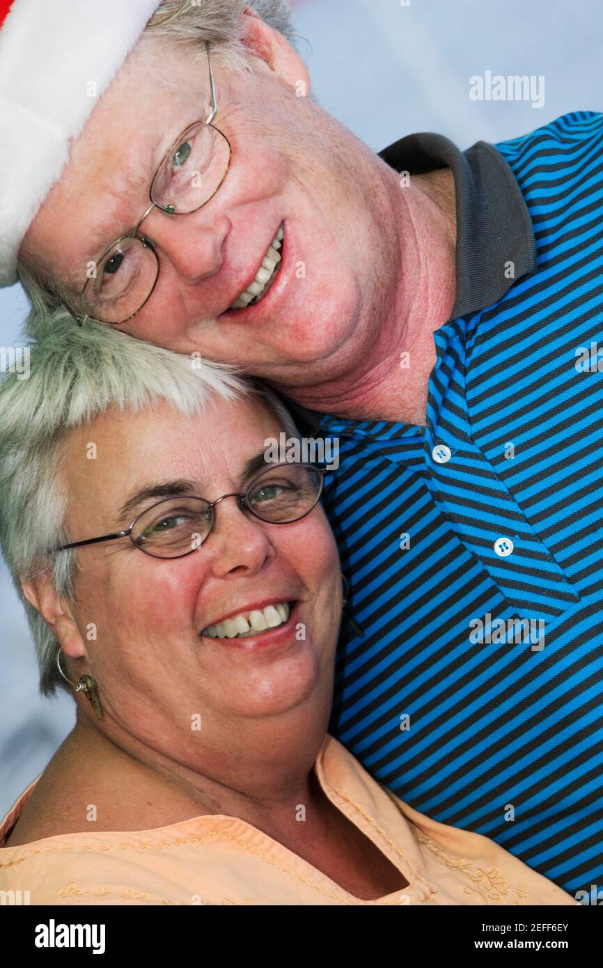 Cheerful senior couple low hi-res stock photography and images - Alamy