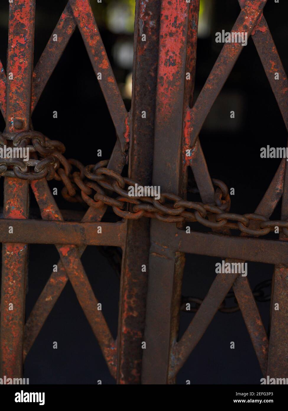 Low metal gate closed hi-res stock photography and images - Alamy