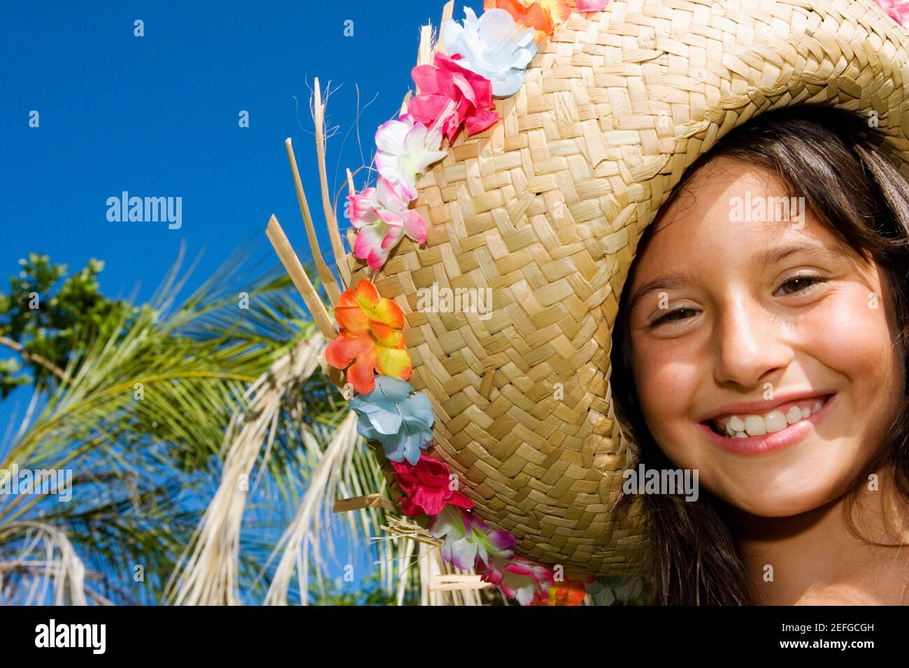 Portrait of a girl wearing a straw hat and smiling Stock Photo - Alamy
