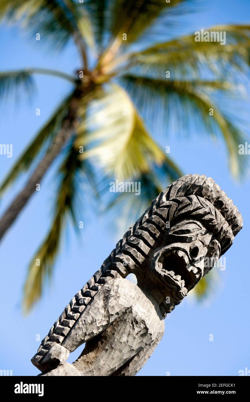 Tiki art and carving hi-res stock photography and images - Alamy