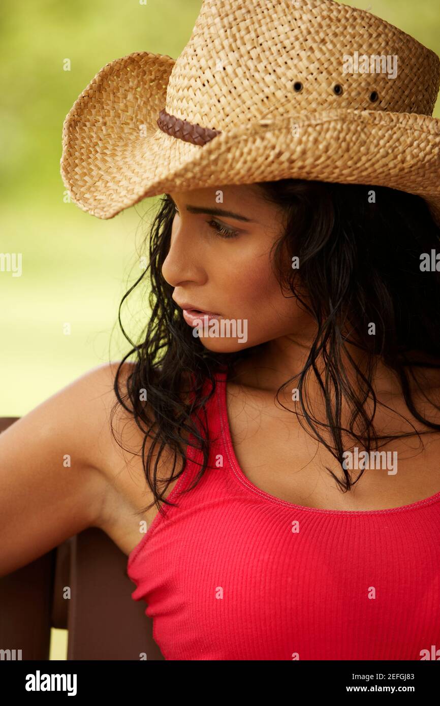Young woman wearing a cowboy hat hi-res stock photography and images ...
