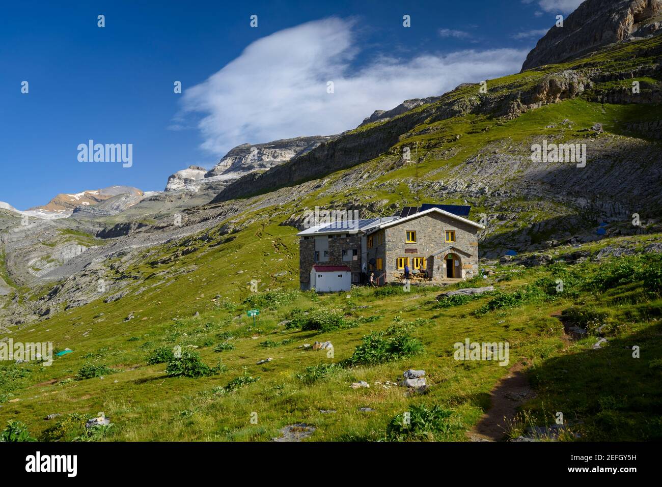 Góriz mountain hut (Ordesa y Monte Perdido NP, Pyrenees, Spain) ESP: Refugio  de Góriz (PN Ordesa y Monte Perdido, Aragón, Pirineos, España) FR Stock  Photo - Alamy