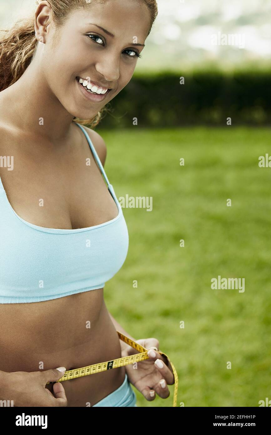 young asian girl measuring her 23 inch waist Stock Photo - Alamy