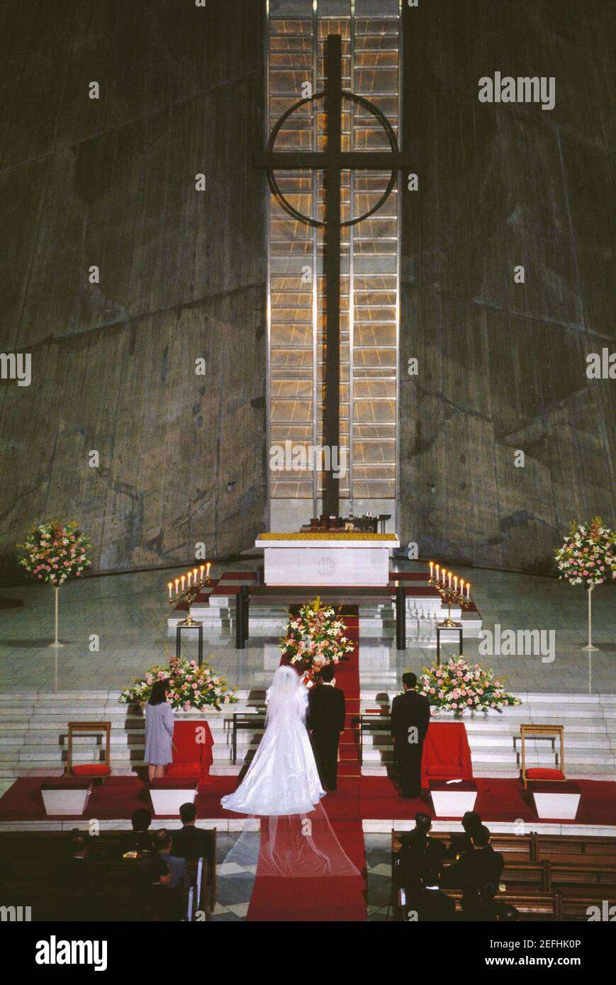 Altar church bride groom hi-res stock photography and images - Alamy