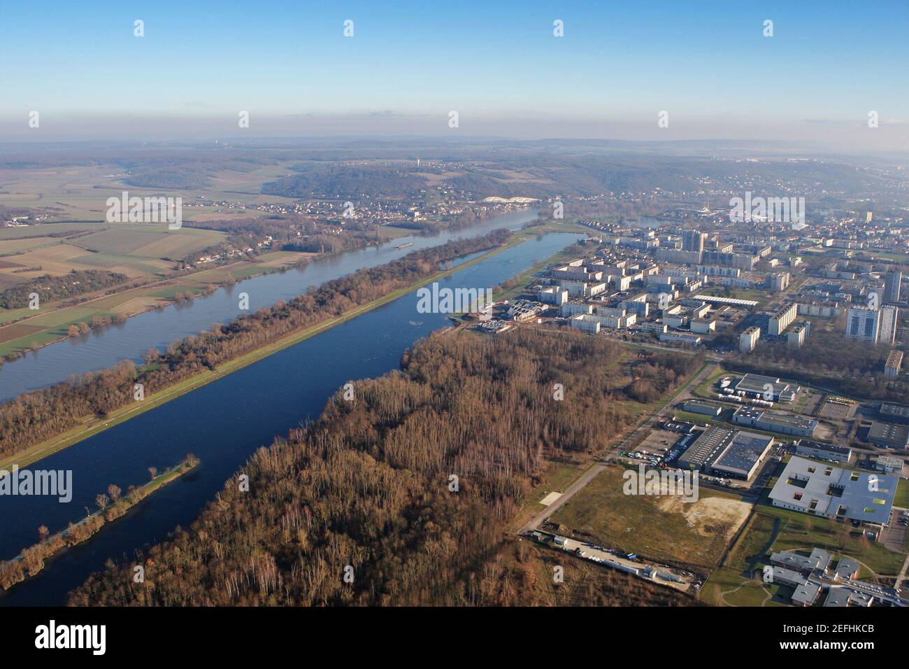 Aerial view of the Seine river at Mantes-la-Jolie, in the Yvelines department (78200), Ile-de-France region, France - January 03, 2010 Stock Photo