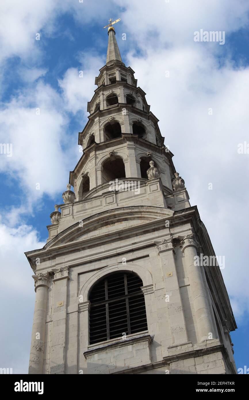 The Christopher Wren designed steeple, which possibly inspired the modern wedding cake design, of St Bride's Church in London, UK Stock Photo