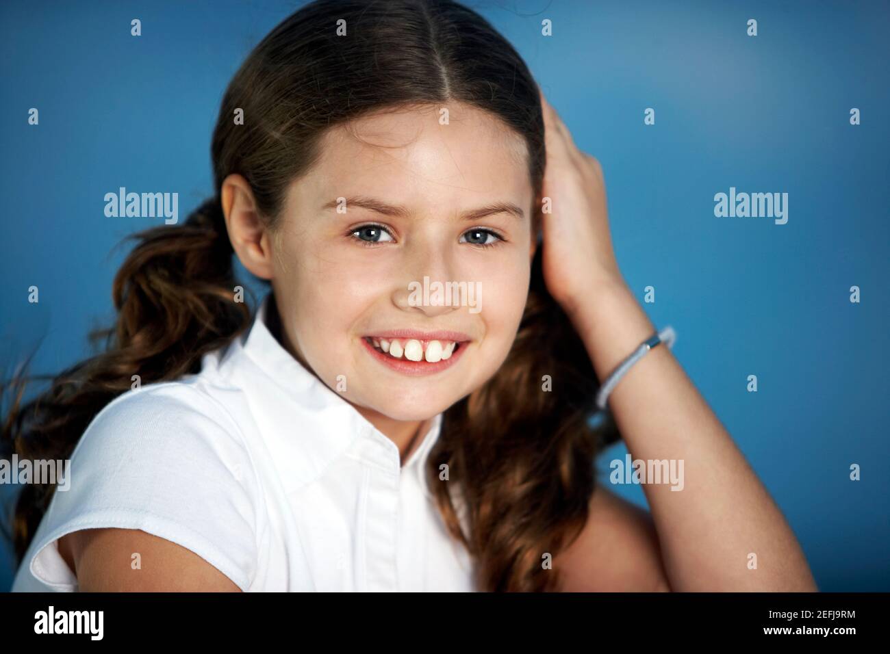 Portrait of a girl smiling Stock Photo - Alamy
