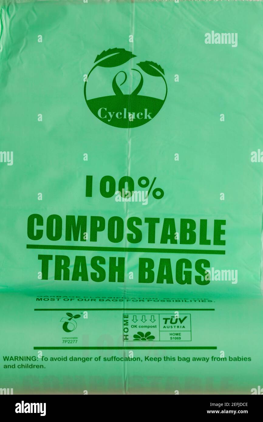 Roll of Cycluck compostable trash bags with one unravelled to show bag -  100% biodegradable and compostable Stock Photo - Alamy