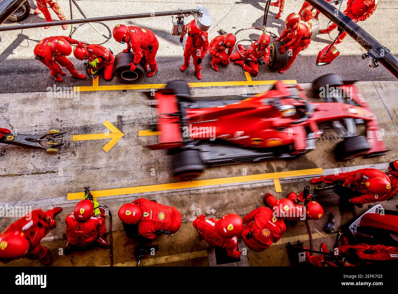 05 VETTEL Sebastian (ger), Scuderia Ferrari SF1000, action pit stop ...