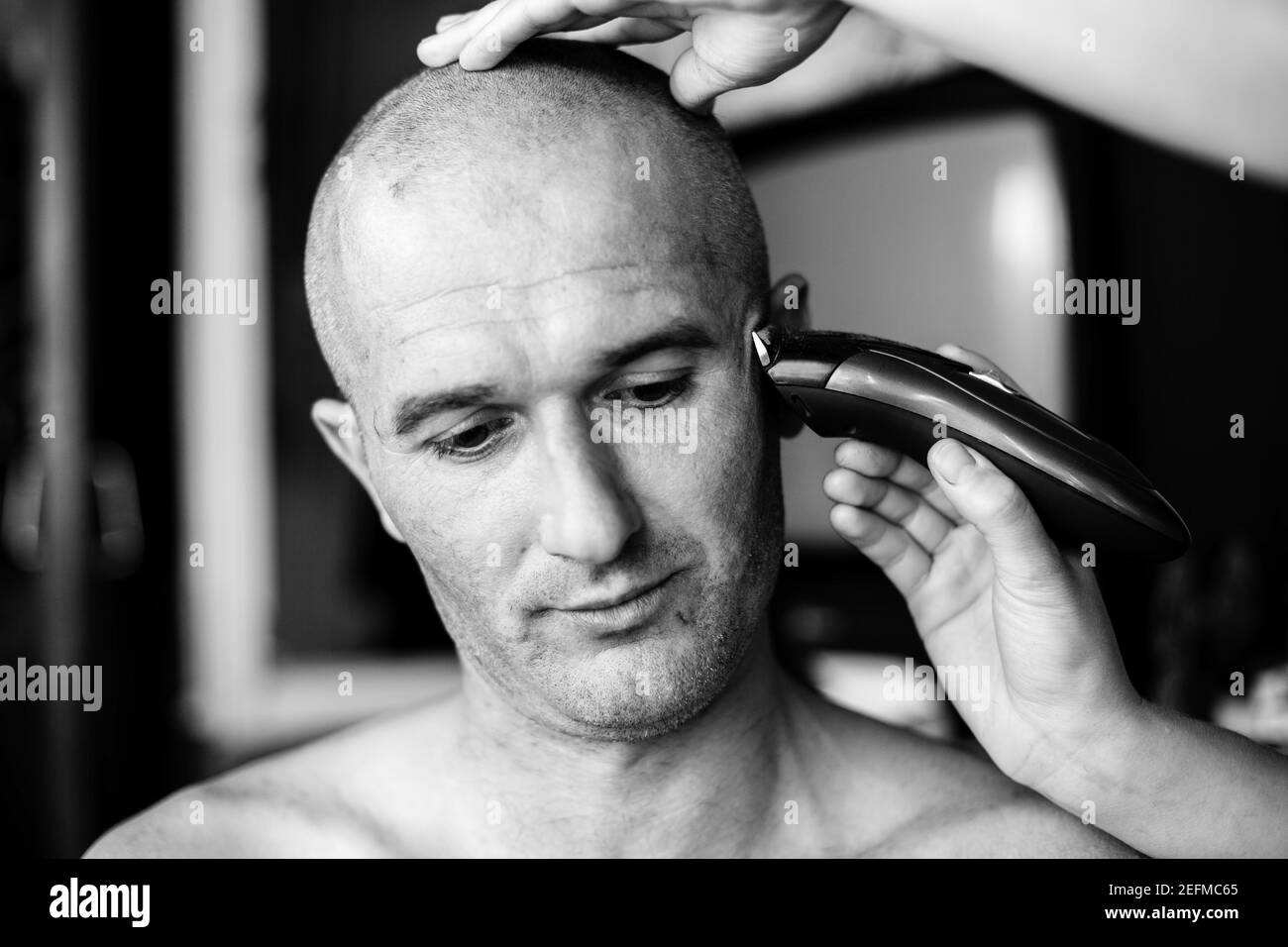 Shaving head outlet with clippers