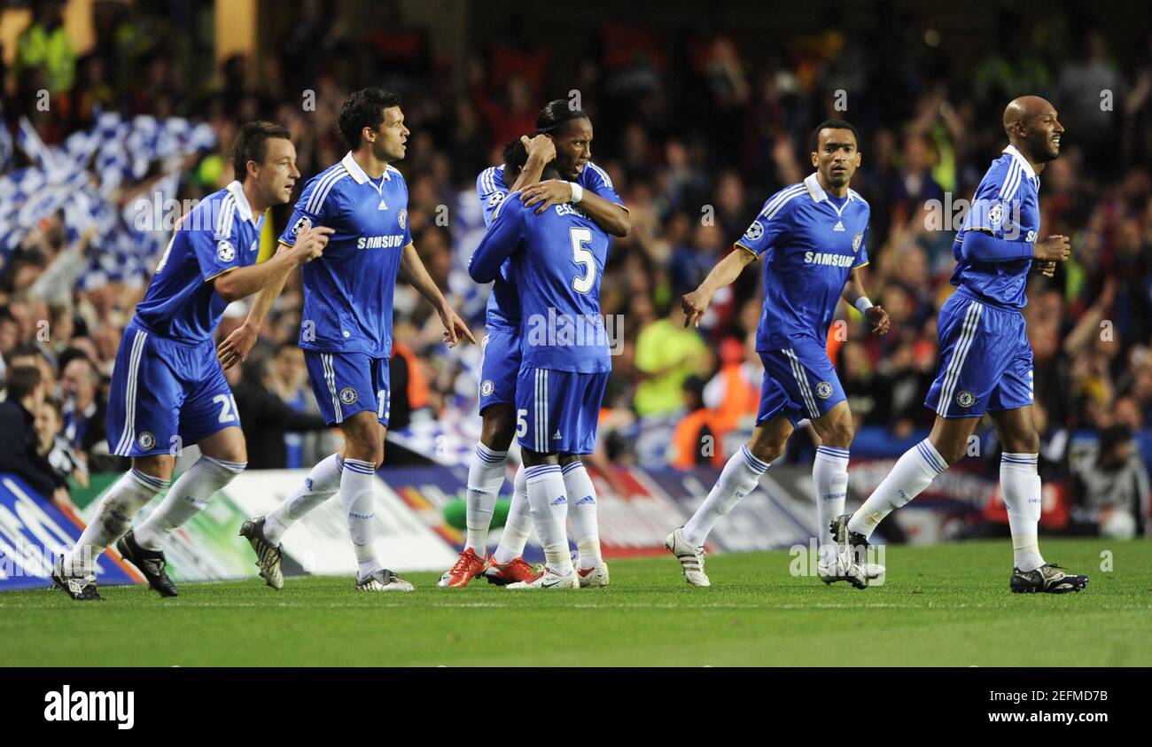 Football Chelsea V Fc Barcelona Uefa Champions League Semi Final Second Leg Stamford Bridge London England 6 5 09 Chelsea S Michael Essien Celebrates Scoring Their First Goal With Didier Drogba C