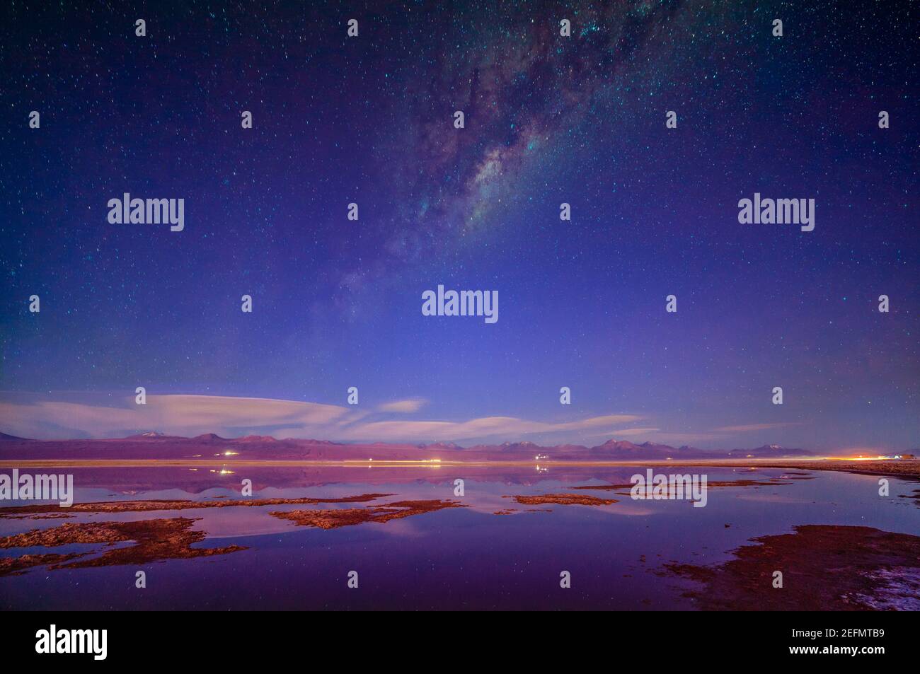 Milky way over desert hi-res stock photography and images - Alamy