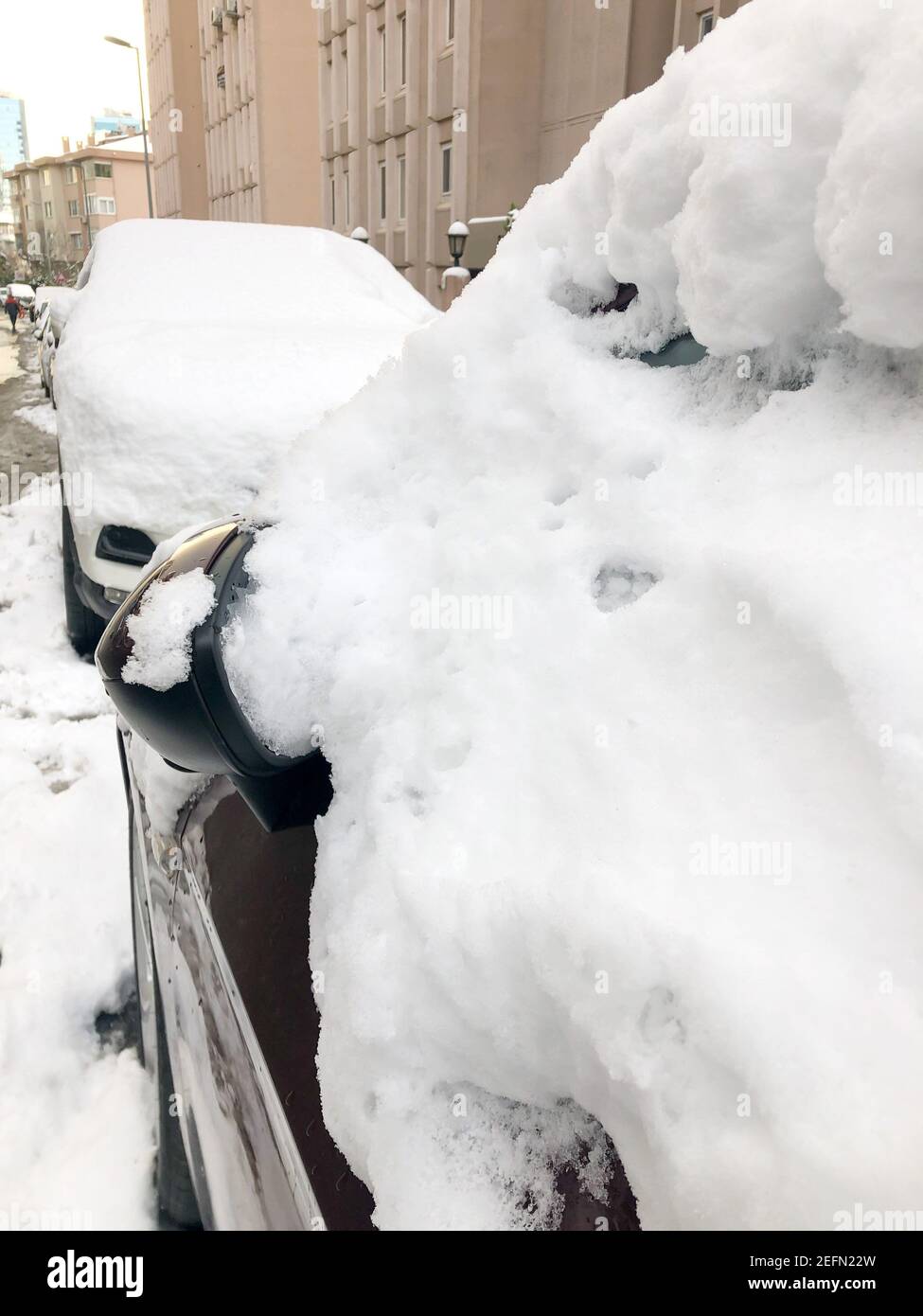 row of parked cars under snow in the street in winter Stock Photo - Alamy