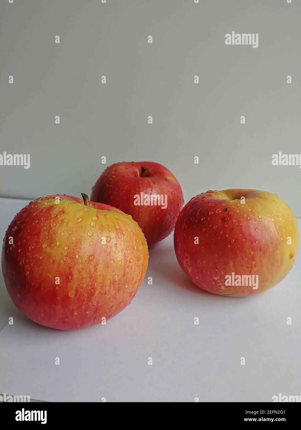 Red apple isolated on white background Stock Photo - Alamy