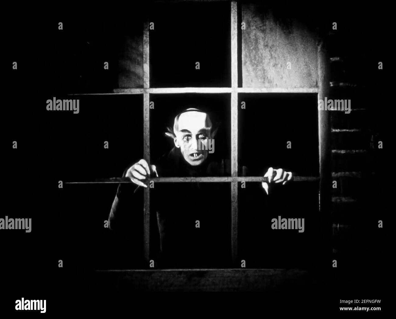 max-schreck-in-a-scene-from-the-c-film-arts-guild-film-nosferatu