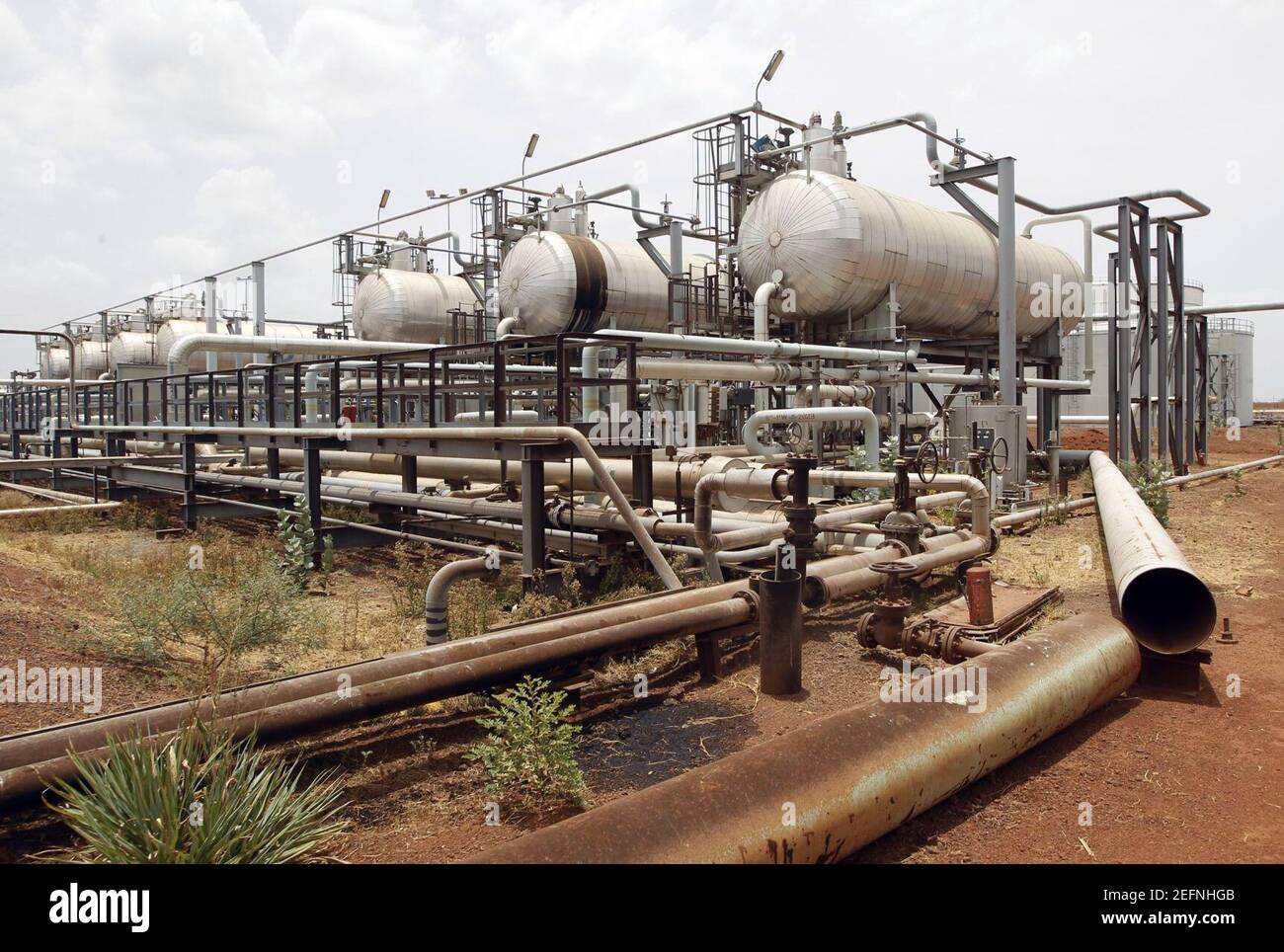 South sudan oil hi-res stock photography and images - Alamy