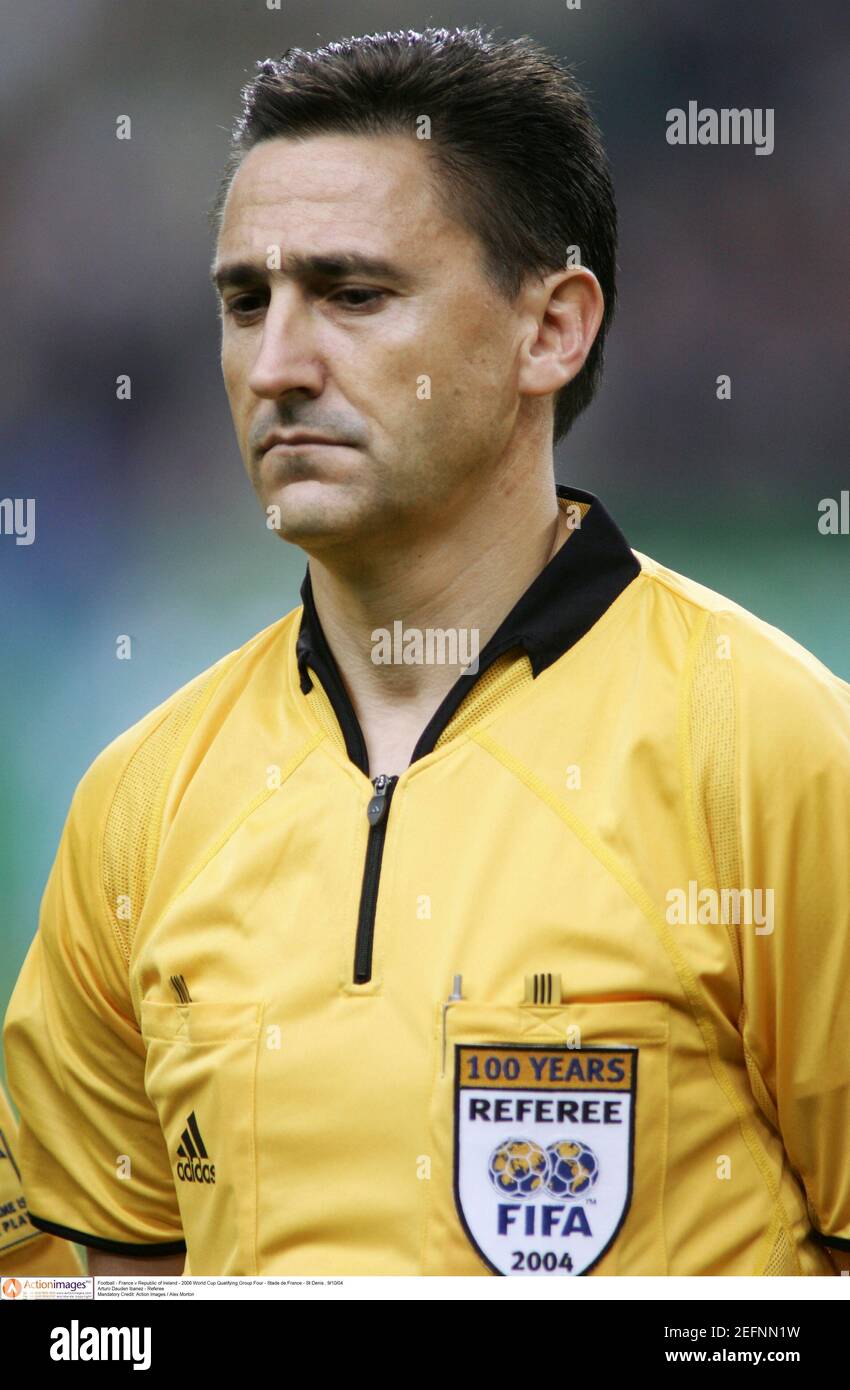 Referee arturo ibanez dauden hires stock photography and images Alamy