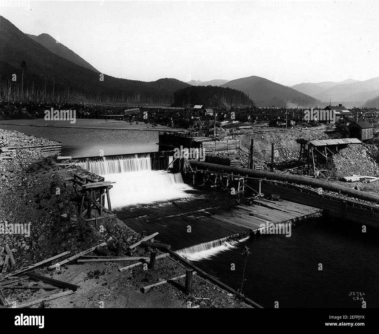 Old timber crib dam at outlet of Cedar Lake, Cedar River Stock Photo