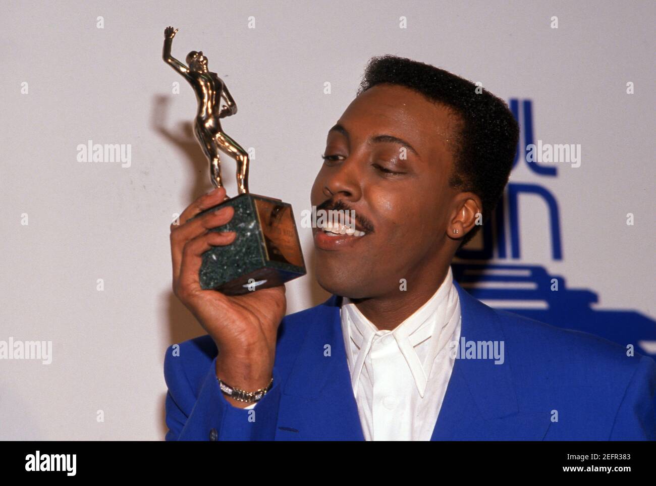 Arsenio Hall at the 1990 Soul Train Music Award with the  Sammy Davis Jr. – Entertainer of the Year Award at the Shirne Auditorium in Los Angeles, Ca. March 14, 1990 Credit: Ralph Dominguez/MediaPunch Stock Photo