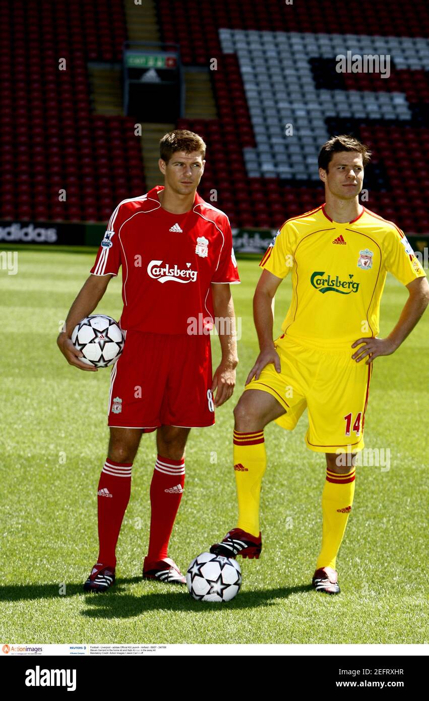 Football - Liverpool - adidas Official Kit Launch - Anfield - 06/07 -  24/7/06 Steven Gerrard in the home kit and Xabi Alonso in the away kit  Mandatory Credit: Action Images / Jason Cairnduff Stock Photo - Alamy